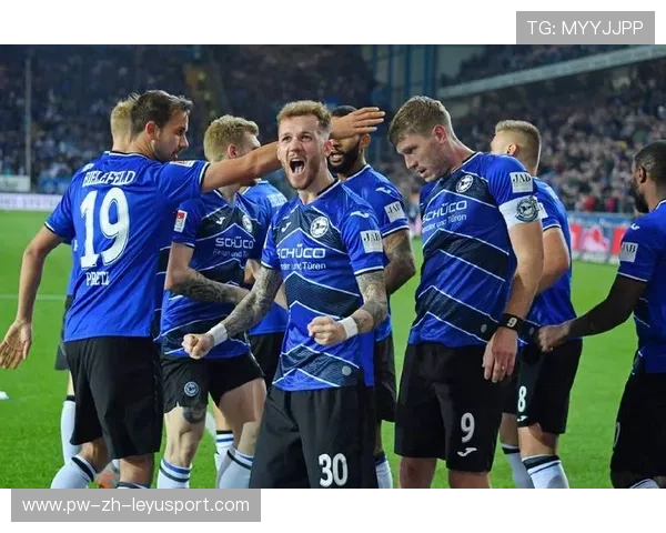 柏林赫塔强化防守:区域封锁训练助力球队逆境突围 柏林赫塔强化防守:区域封锁训练助力球队逆境突围